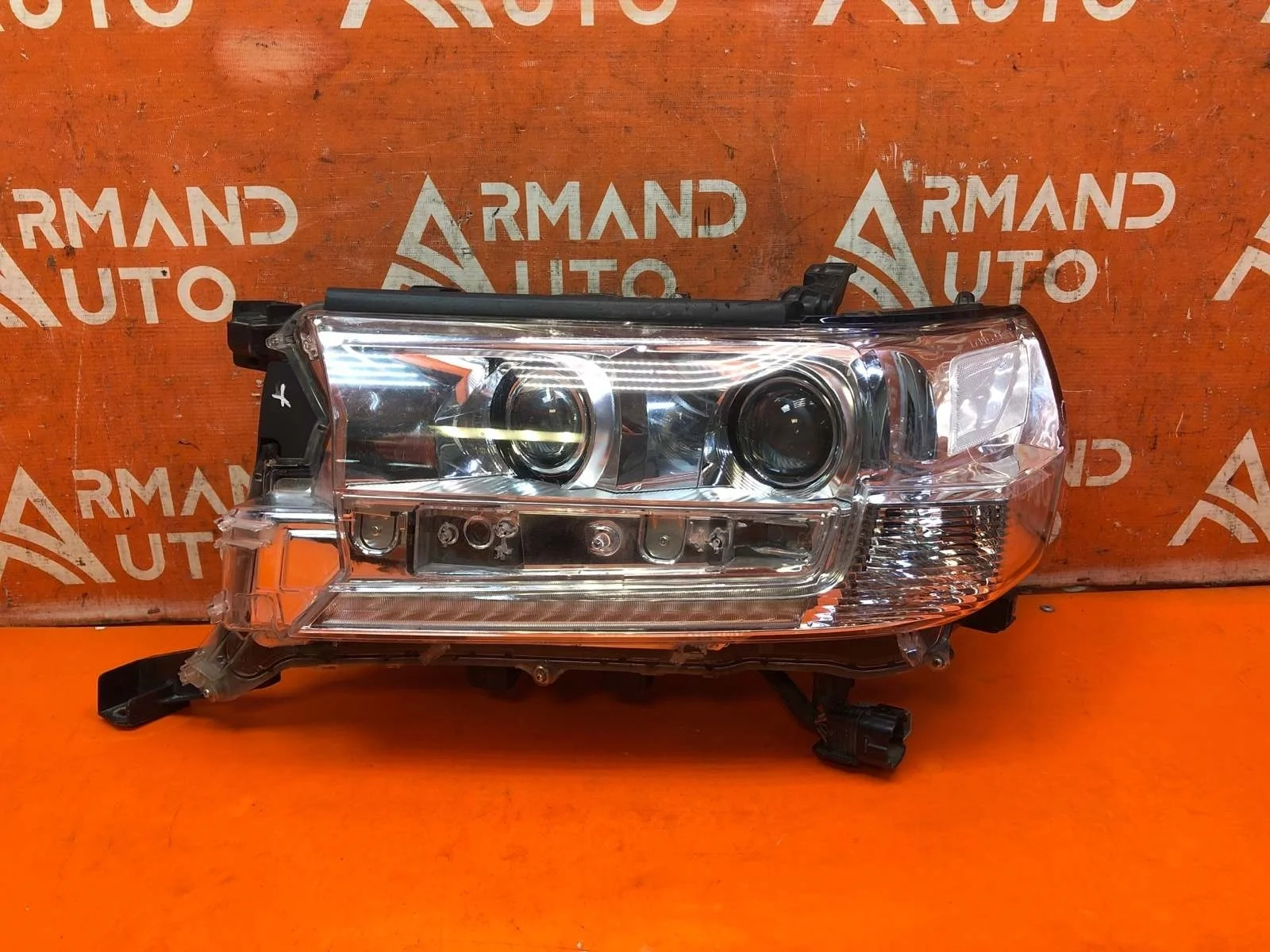 Фара Toyota Land Cruiser 2015-2021 200