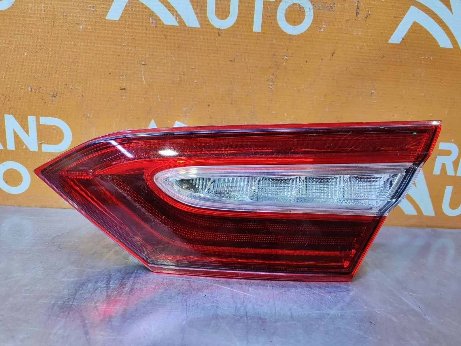 Фонарь внутренний Toyota Camry 2017-нв 8 XV70