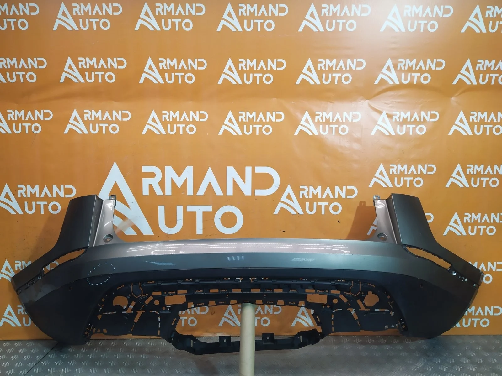 Бампер Land Rover Range Velar 2017-нв L560
