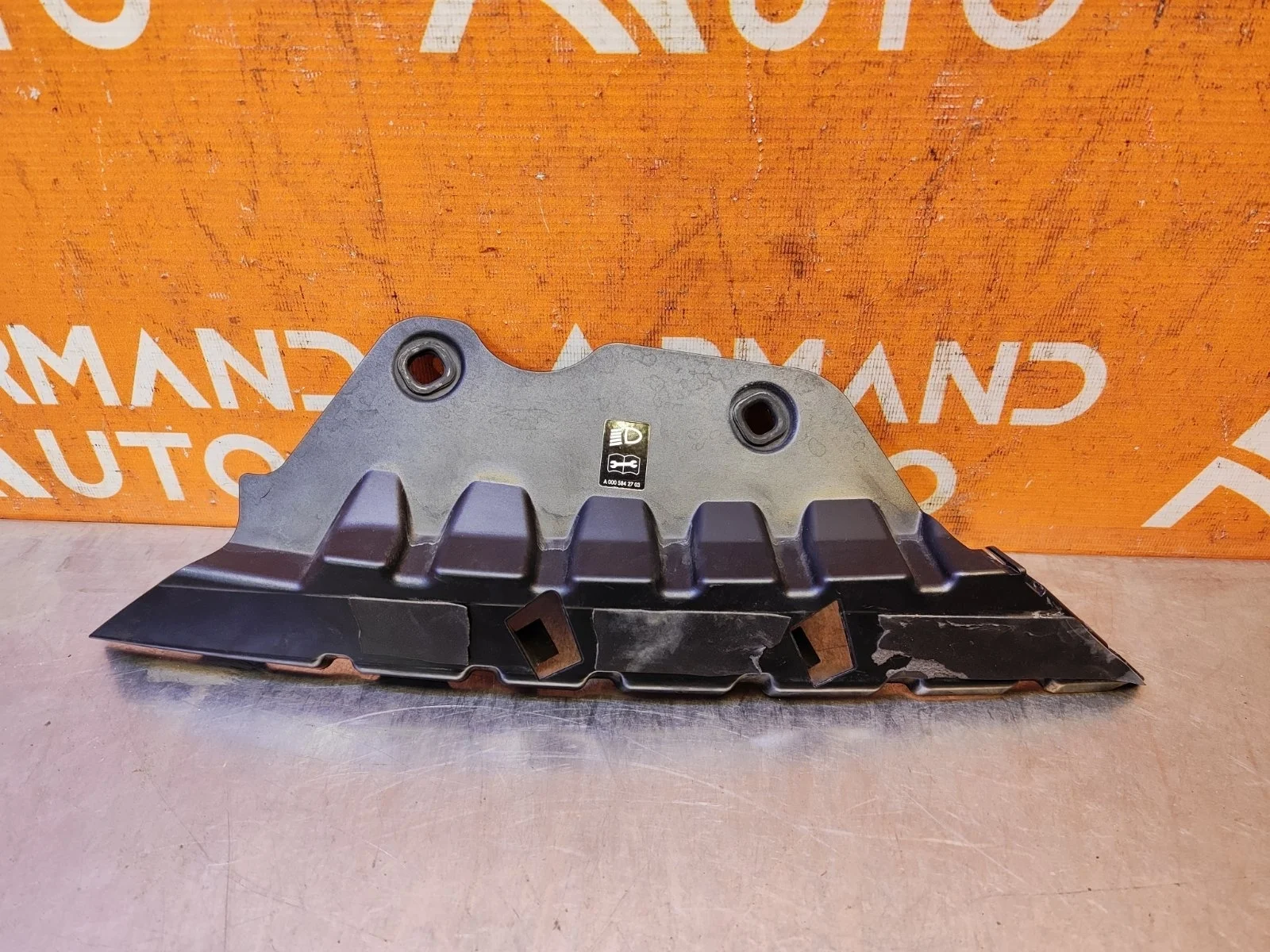 Кронштейн крыла верхний Mercedes -Class 2013-2020 C217