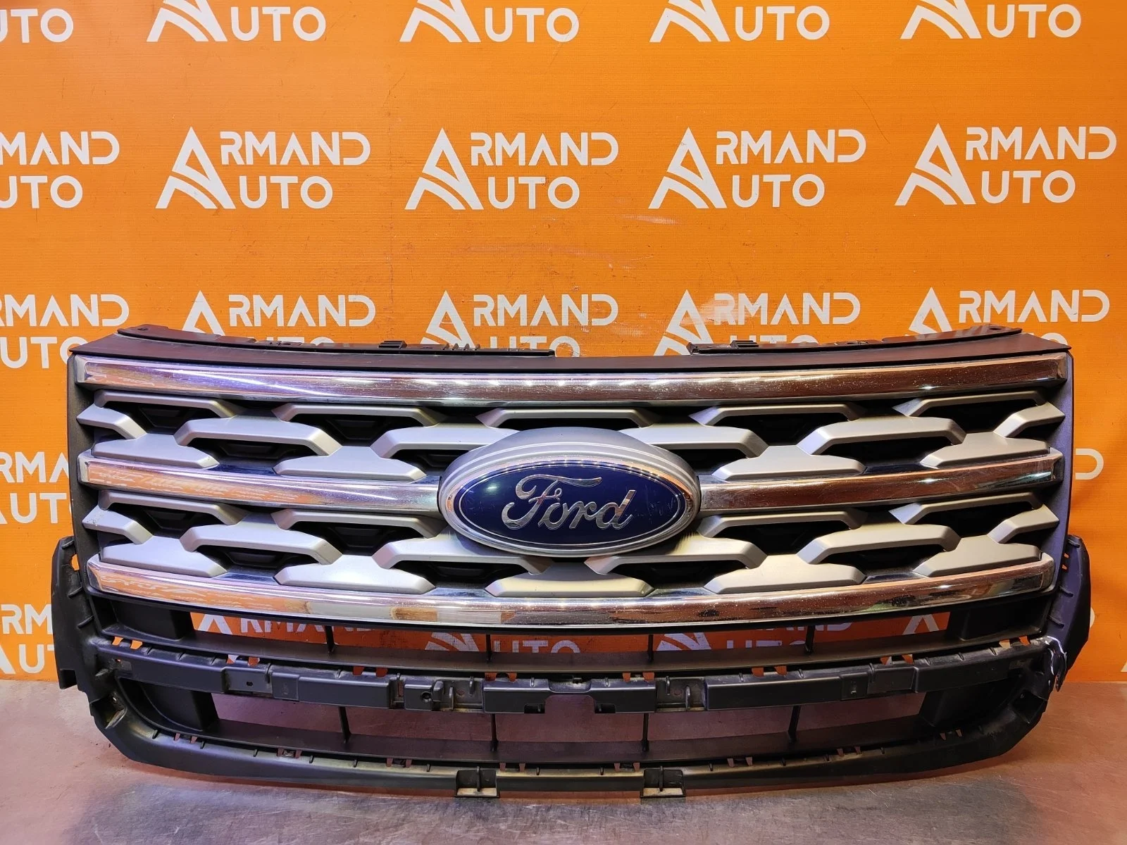 Решетка радиатора Ford Explorer 2017-2019 5 U502