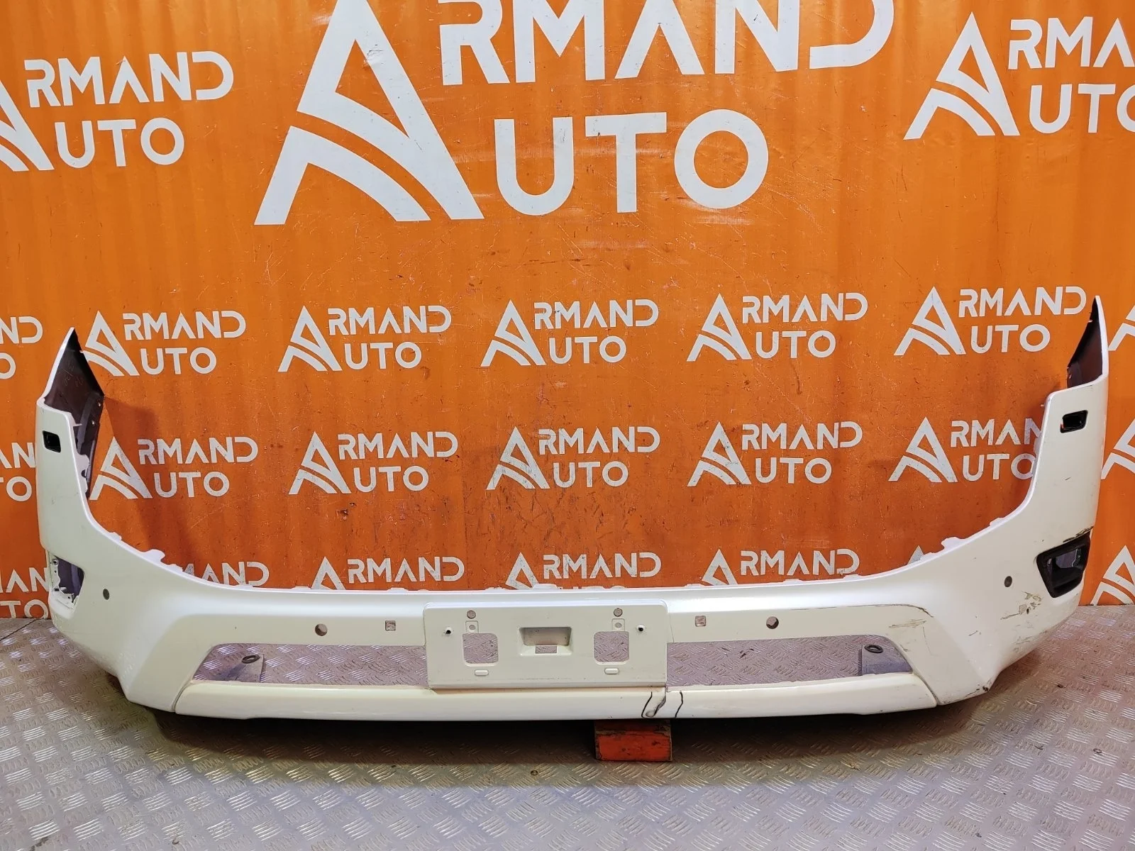 Бампер Toyota Land Cruiser 2021-нв 300