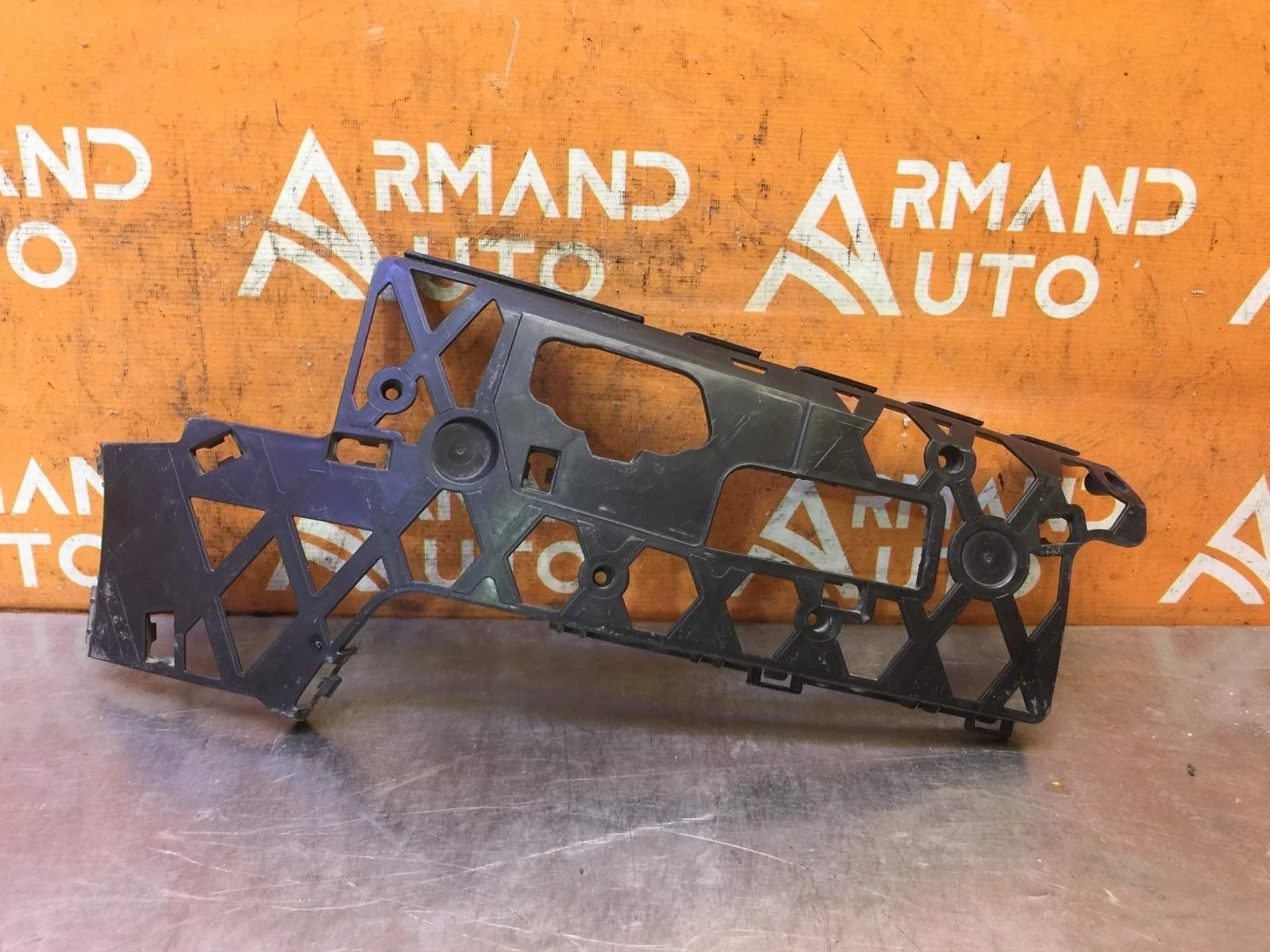 Кронштейн бампера Volkswagen Passat 2011-2015 B7