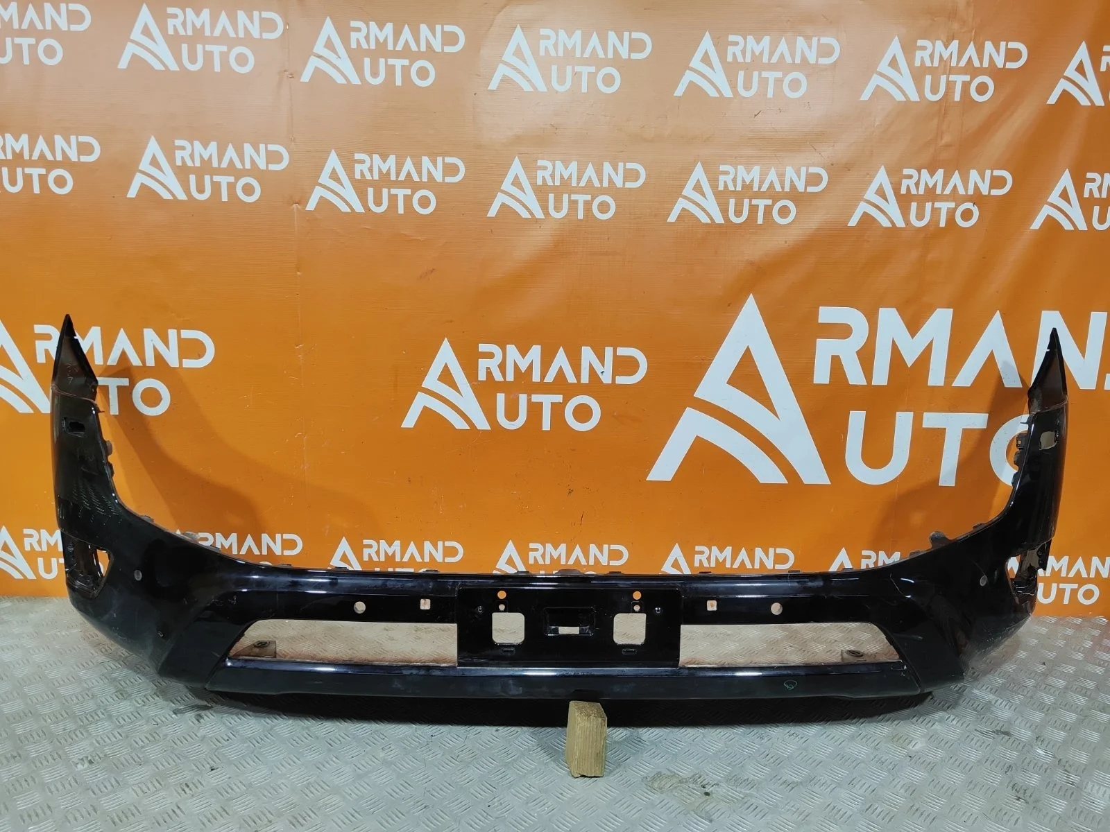 Бампер Toyota Land Cruiser 2021-нв 300