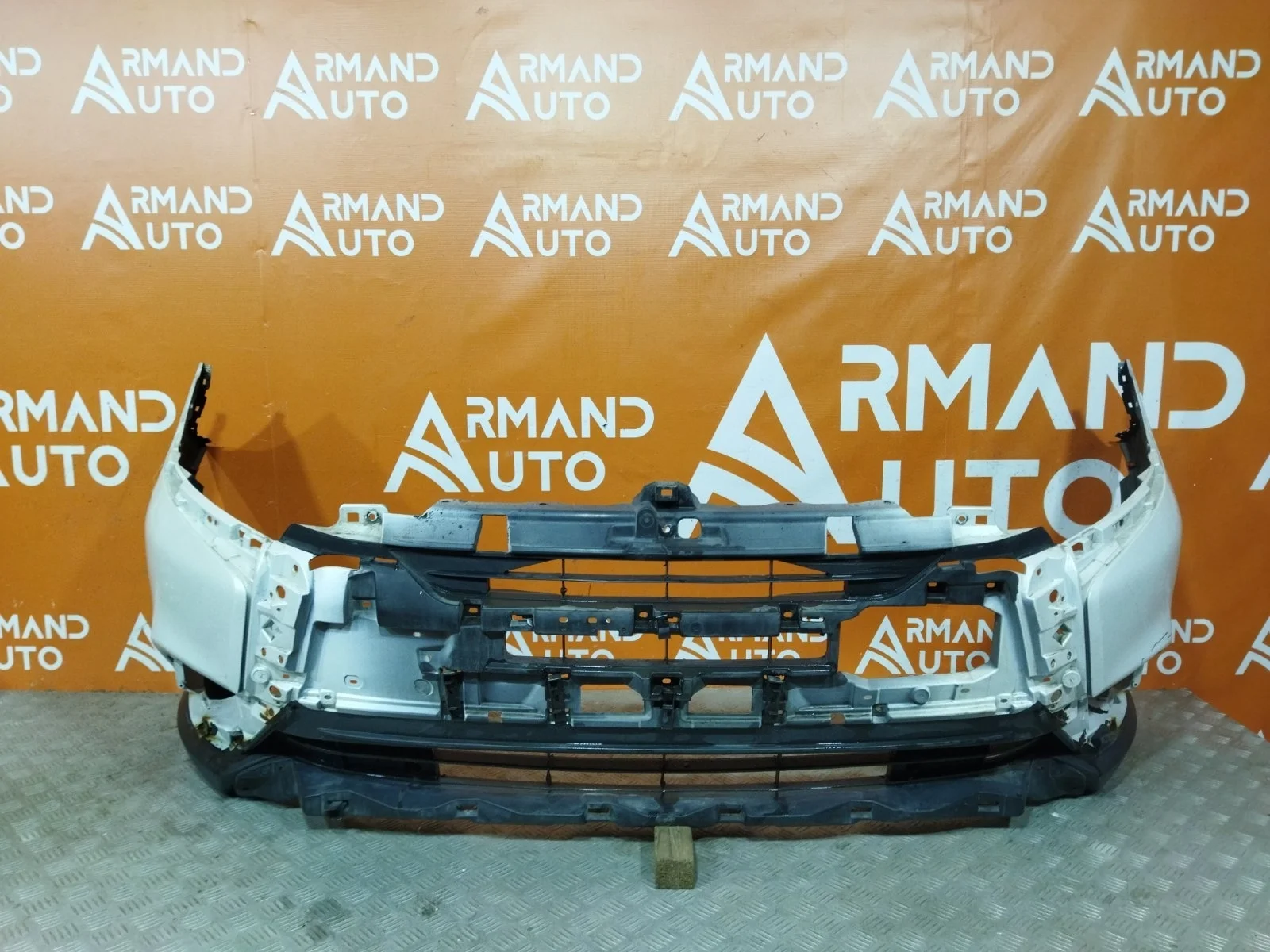 Бампер Mitsubishi Outlander 2015-2018 3