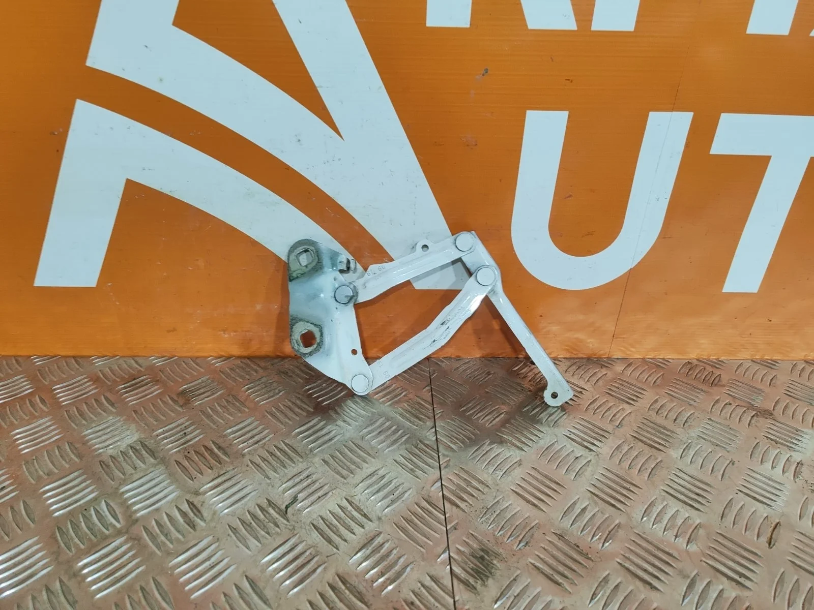 Петля капота Ford Transit 2014-нв 7 TTG