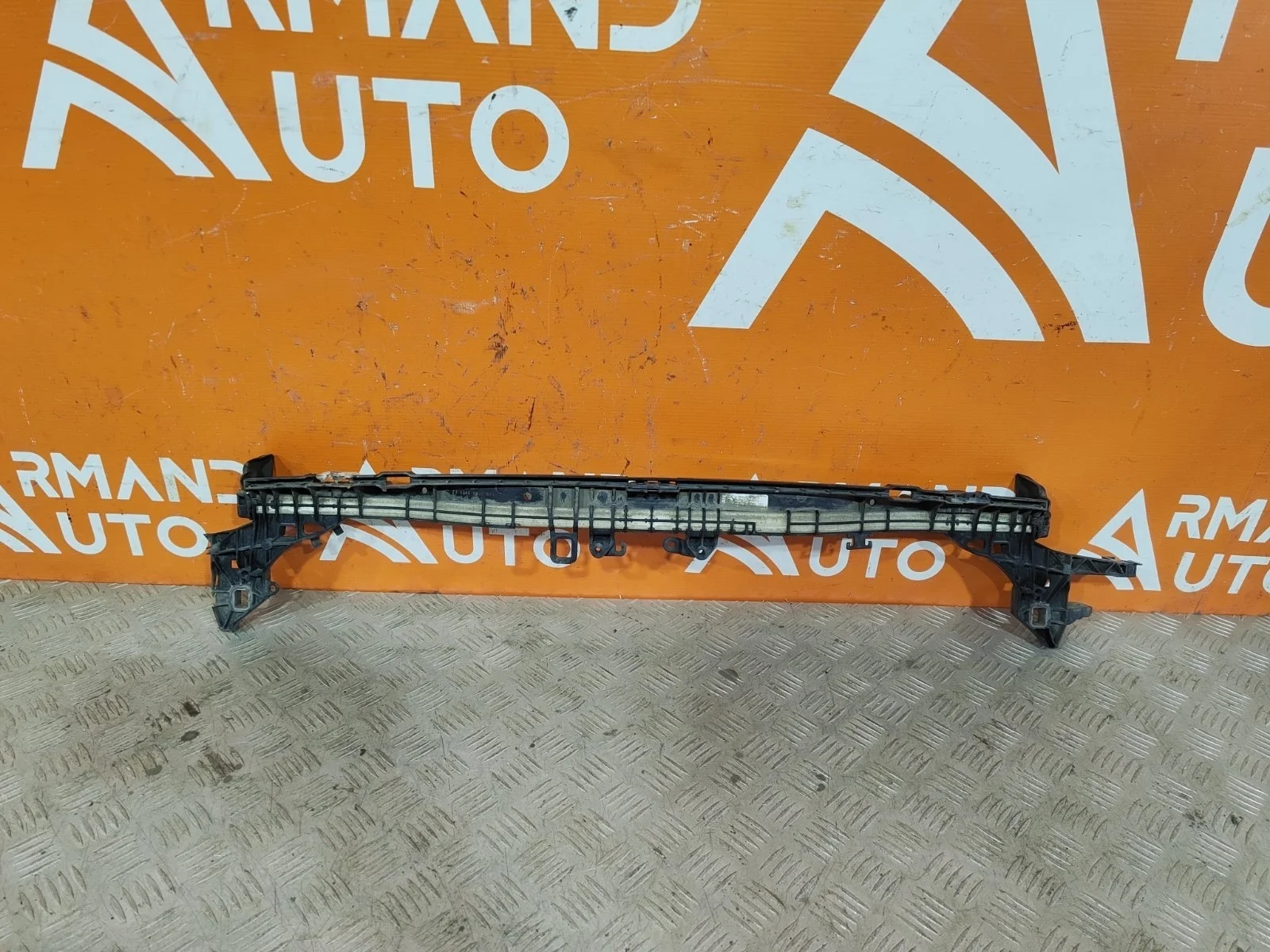 Кронштейн радиатора верхний Mercedes -Class 2016-нв W213, S213, C238