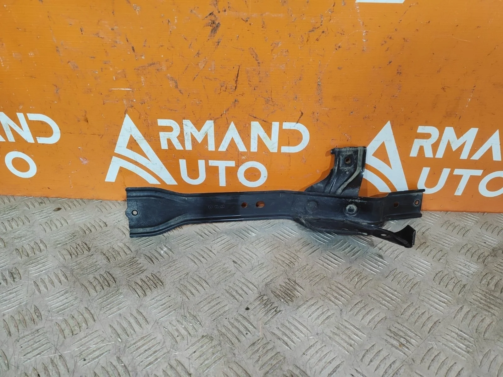 Кронштейн замка капота Toyota RAV4 2015-2019 CA40