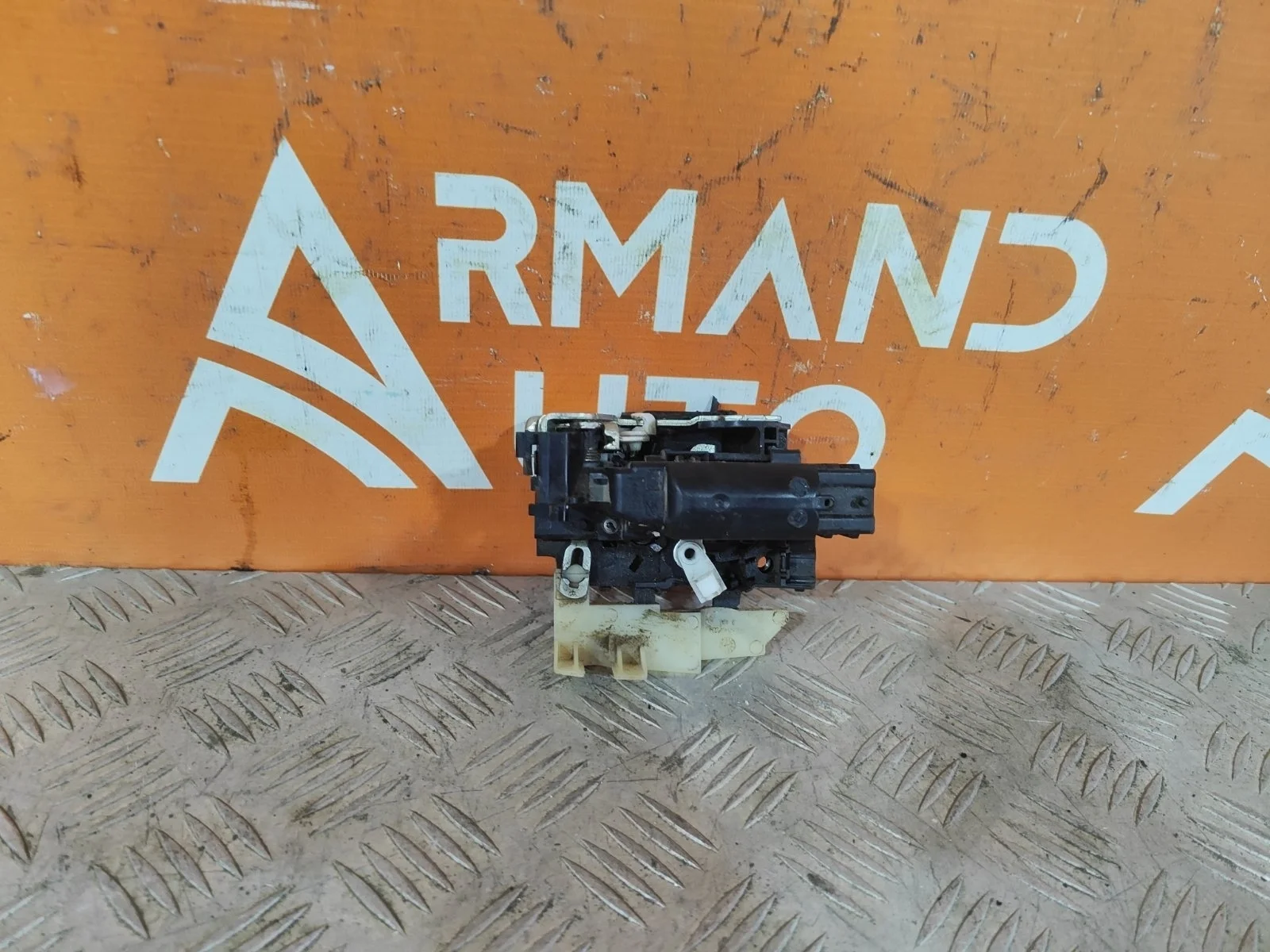 Замок двери Renault Duster 2010-2021