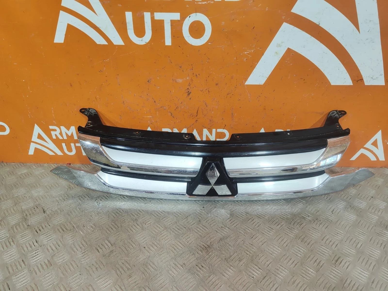Решетка радиатора Mitsubishi Outlander 2015-2018 3