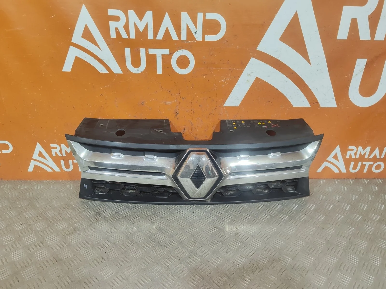 Решетка радиатора Renault Duster 2015-2021