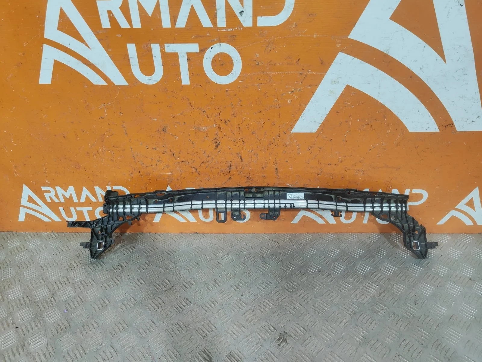 Кронштейн радиатора верхний Mercedes -Class 2016-нв W213, S213, C238