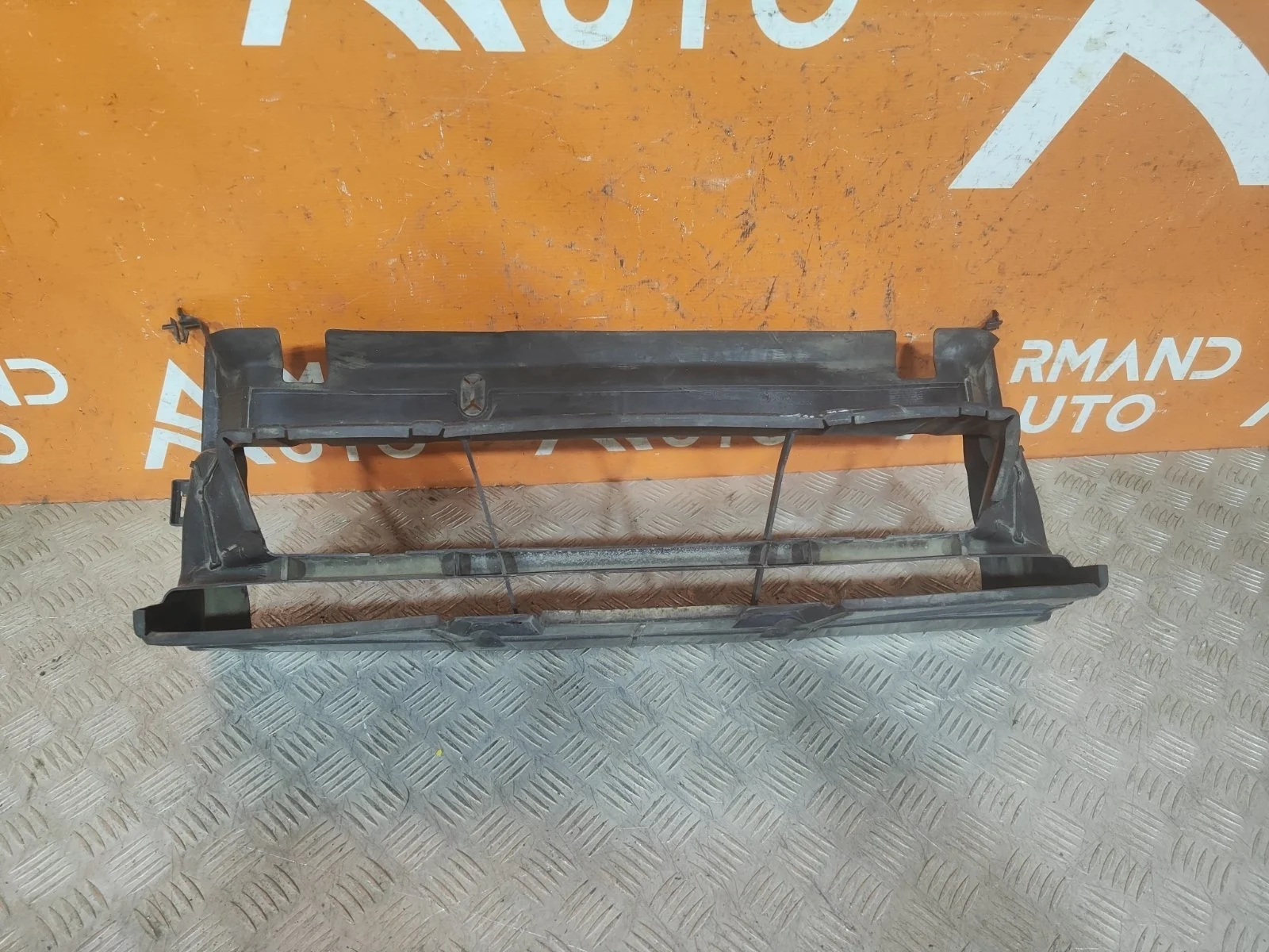 Воздуховод радиатора нижний BMW 3 series 2015-2020 F30 F31