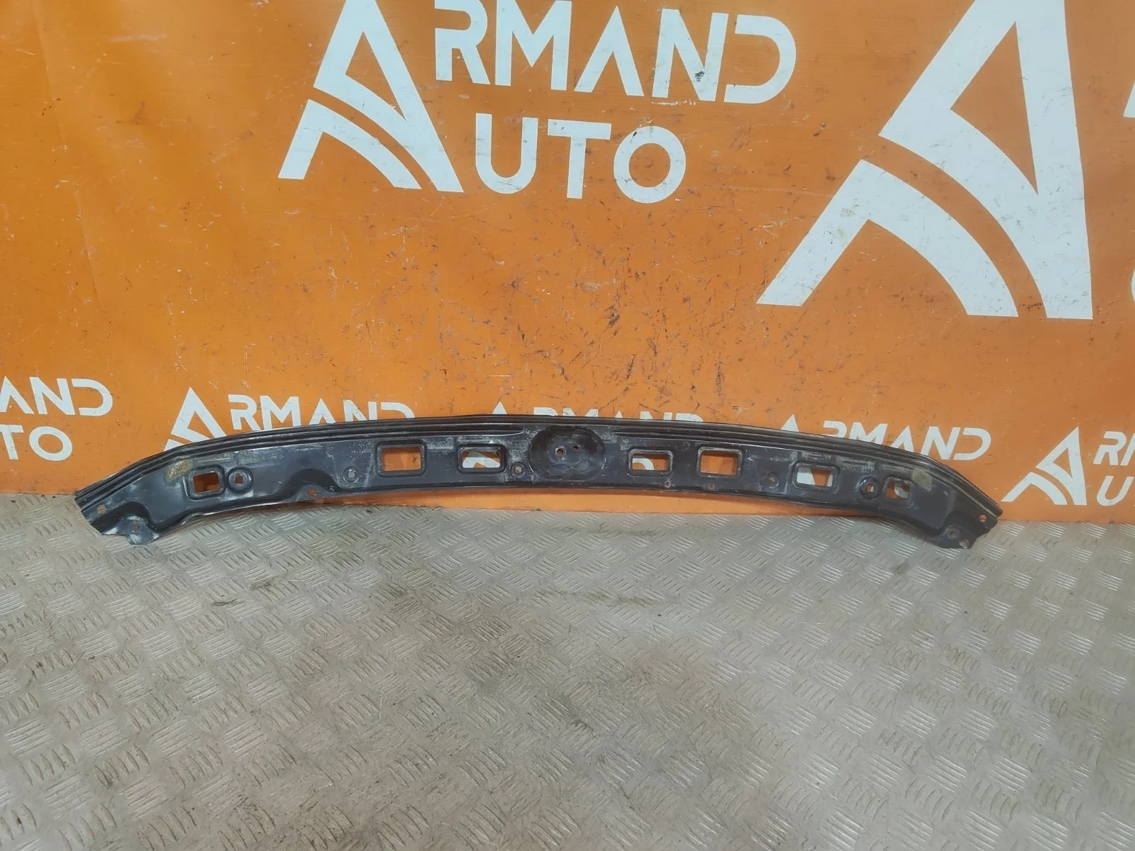 Усилитель бампера верхний Toyota Land Cruiser 2015-2021 200