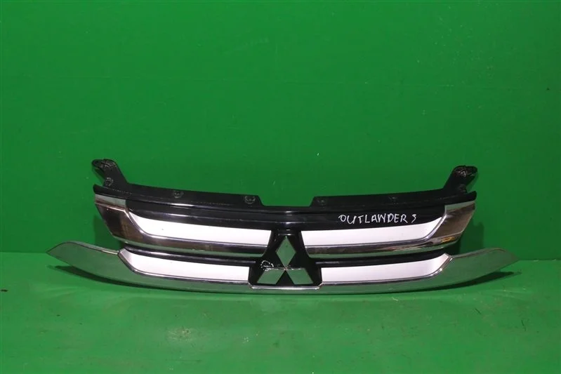 Решетка радиатора MITSUBISHI OUTLANDER 2015-2018 3