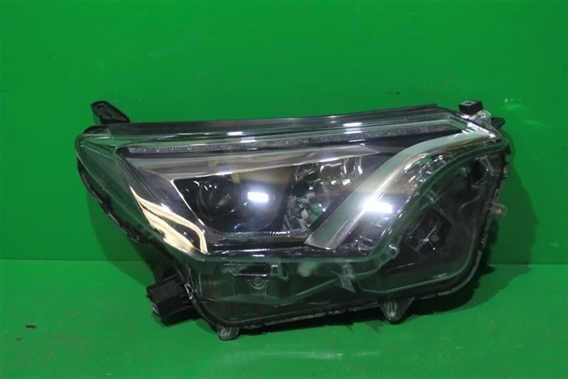 Фара TOYOTA RAV4 2015-2019 CA40