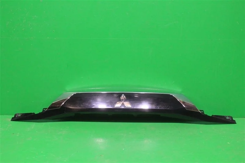 Накладка двери багажника MITSUBISHI OUTLANDER 2015-нв 3