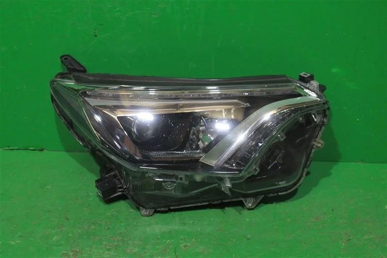 Фара TOYOTA RAV4 2015-2019 CA40