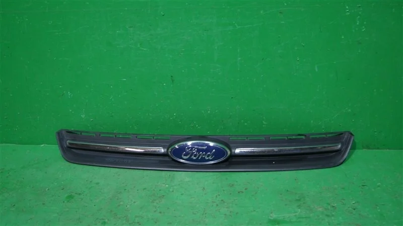 Решетка радиатора FORD KUGA 2012-2016 CBS