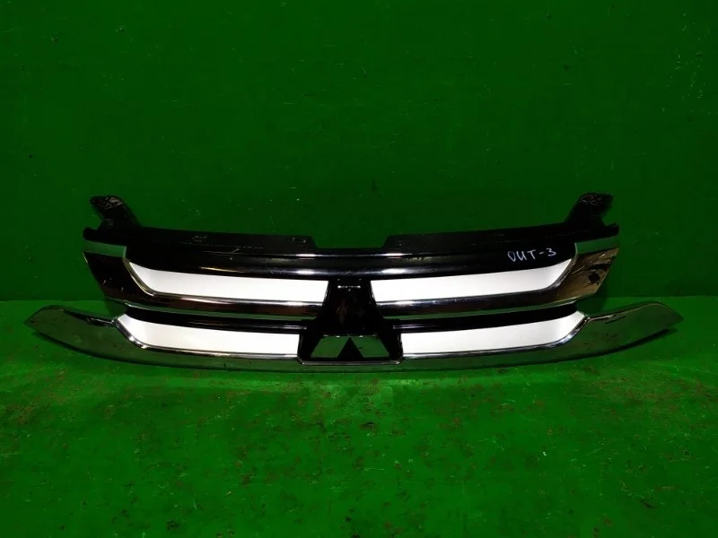 Решетка радиатора MITSUBISHI OUTLANDER 2015-2018 3