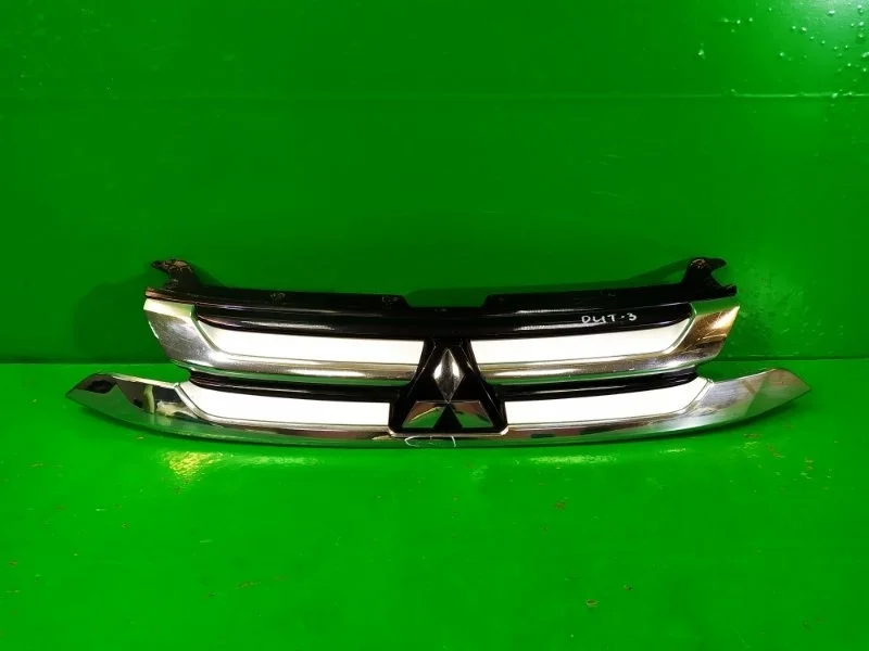 Решетка радиатора MITSUBISHI OUTLANDER 2015-2018 3