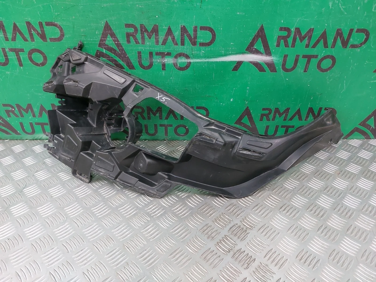 Кронштейн бампера BMW X5 2013-2018 F15