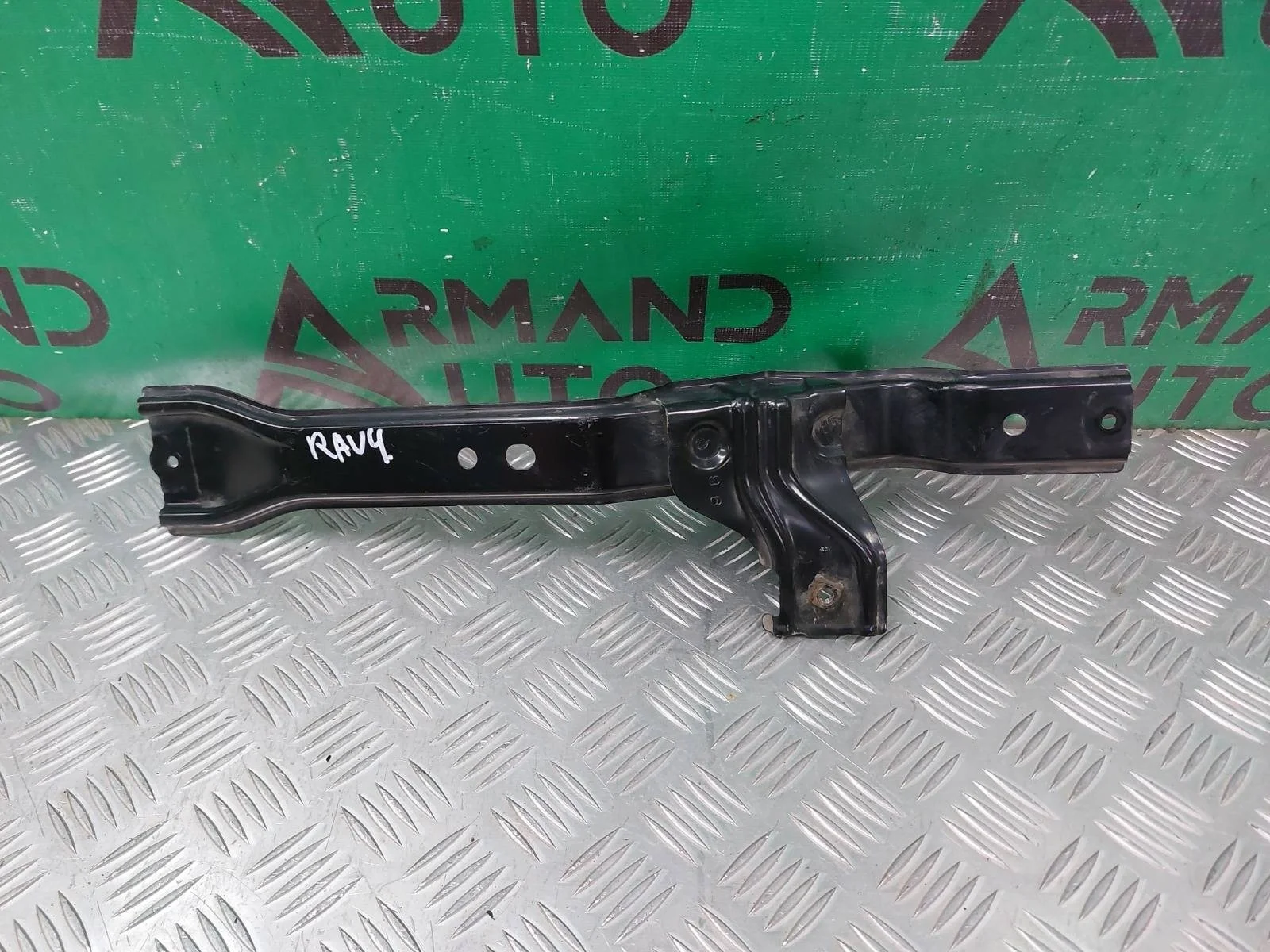 Кронштейн замка капота Toyota RAV4 2015-2019 CA40