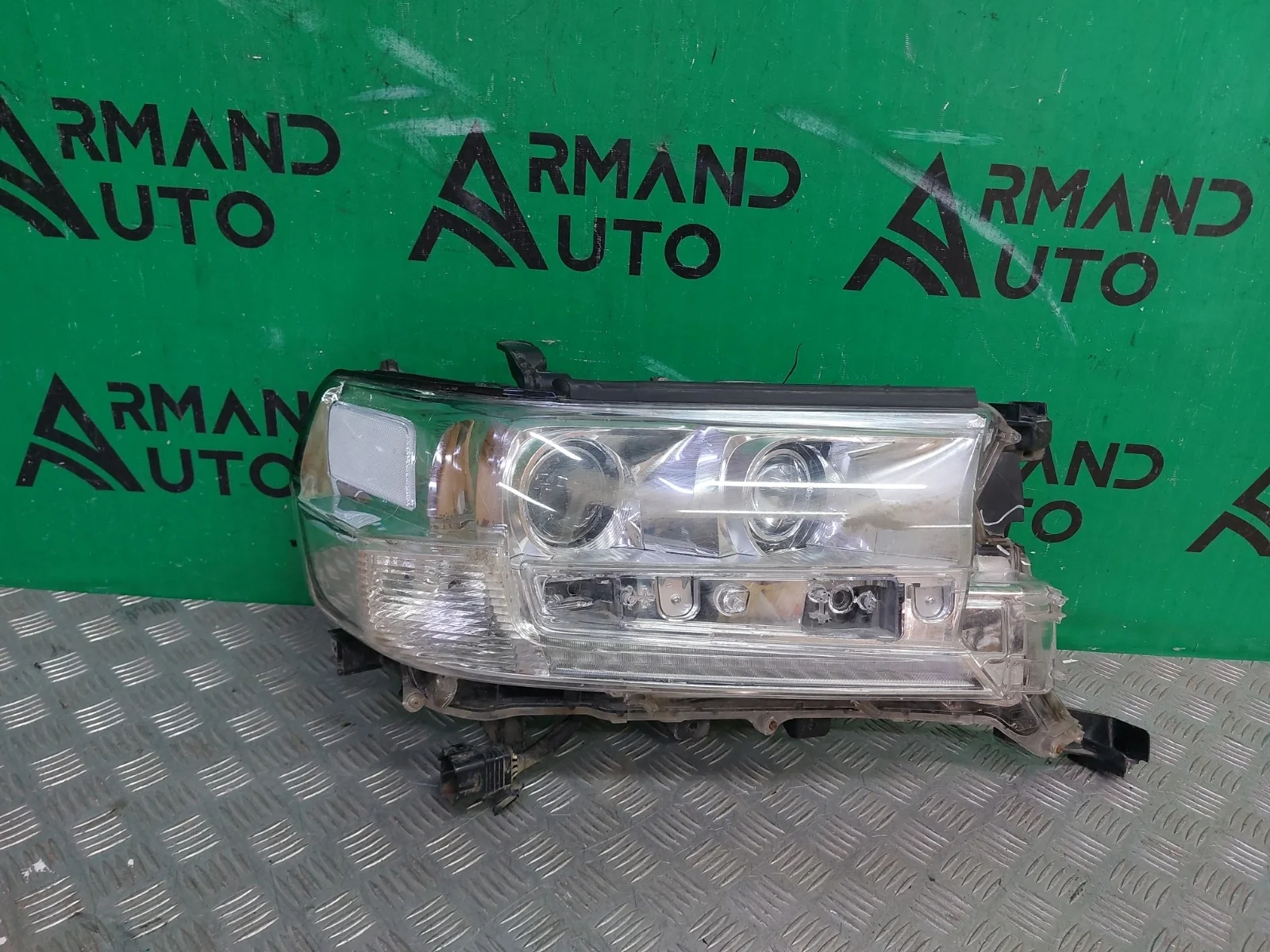 Фара Toyota Land Cruiser 2015-2021 200