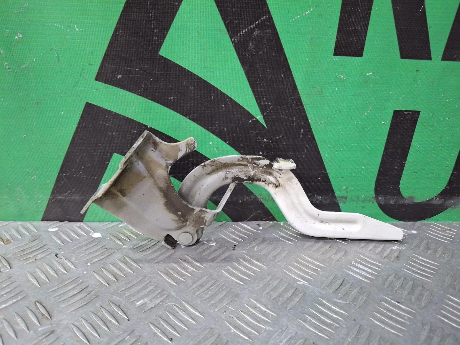 Петля капота Nissan X-Trail 2013-2022 T32