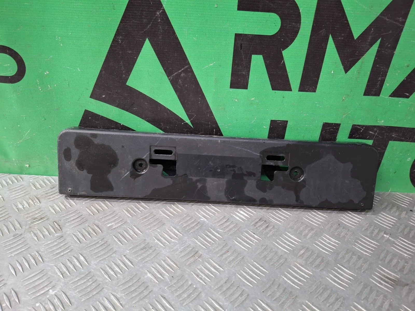 Площадка под гос номер Nissan X-Trail 2017-2022 3 T32