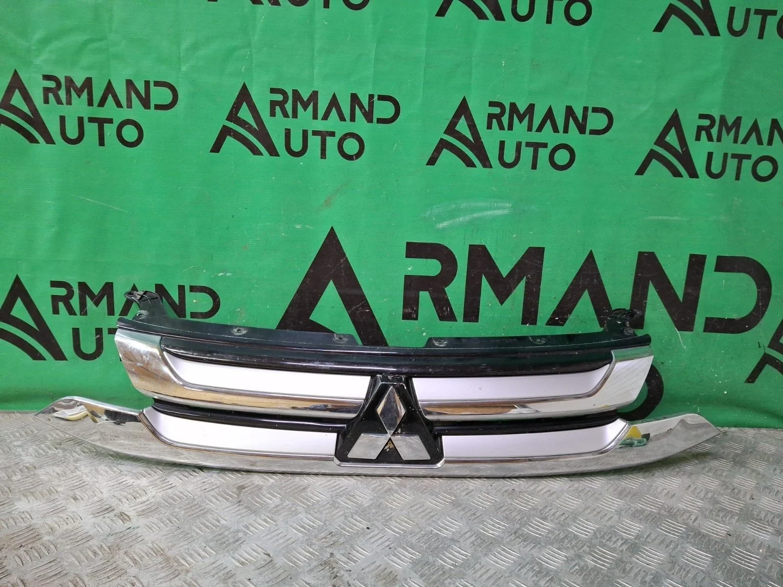 Решетка радиатора Mitsubishi Outlander 2015-2018 3