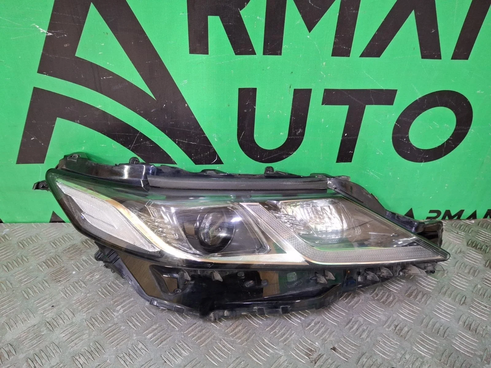 Фара Toyota Camry 2017-2021 8 XV70