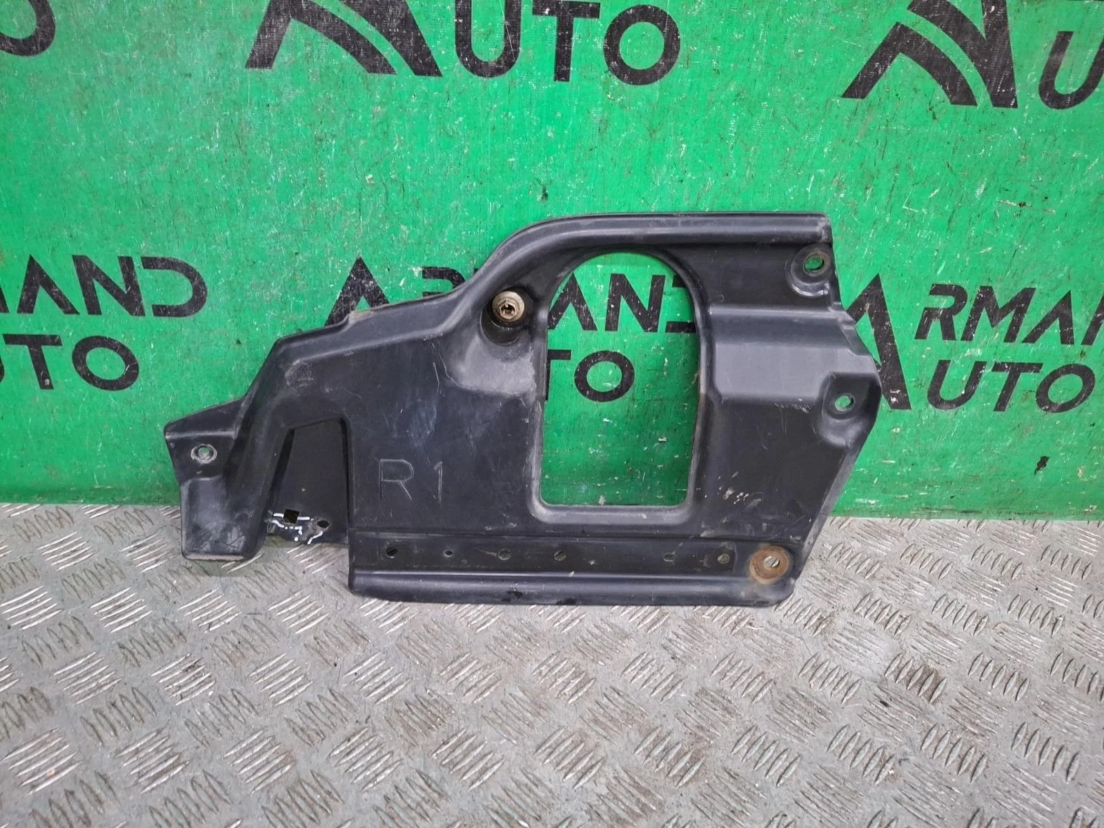 Пыльник бампера Toyota Land Cruiser 2007-2021