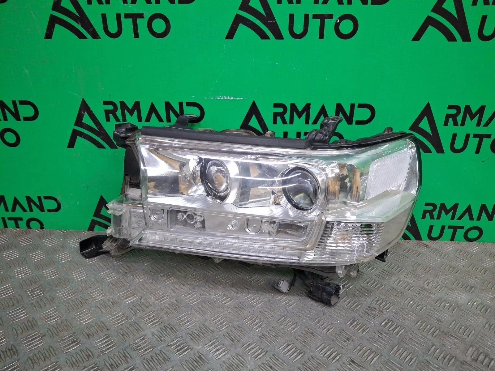 Фара Toyota Land Cruiser 2015-2021 200