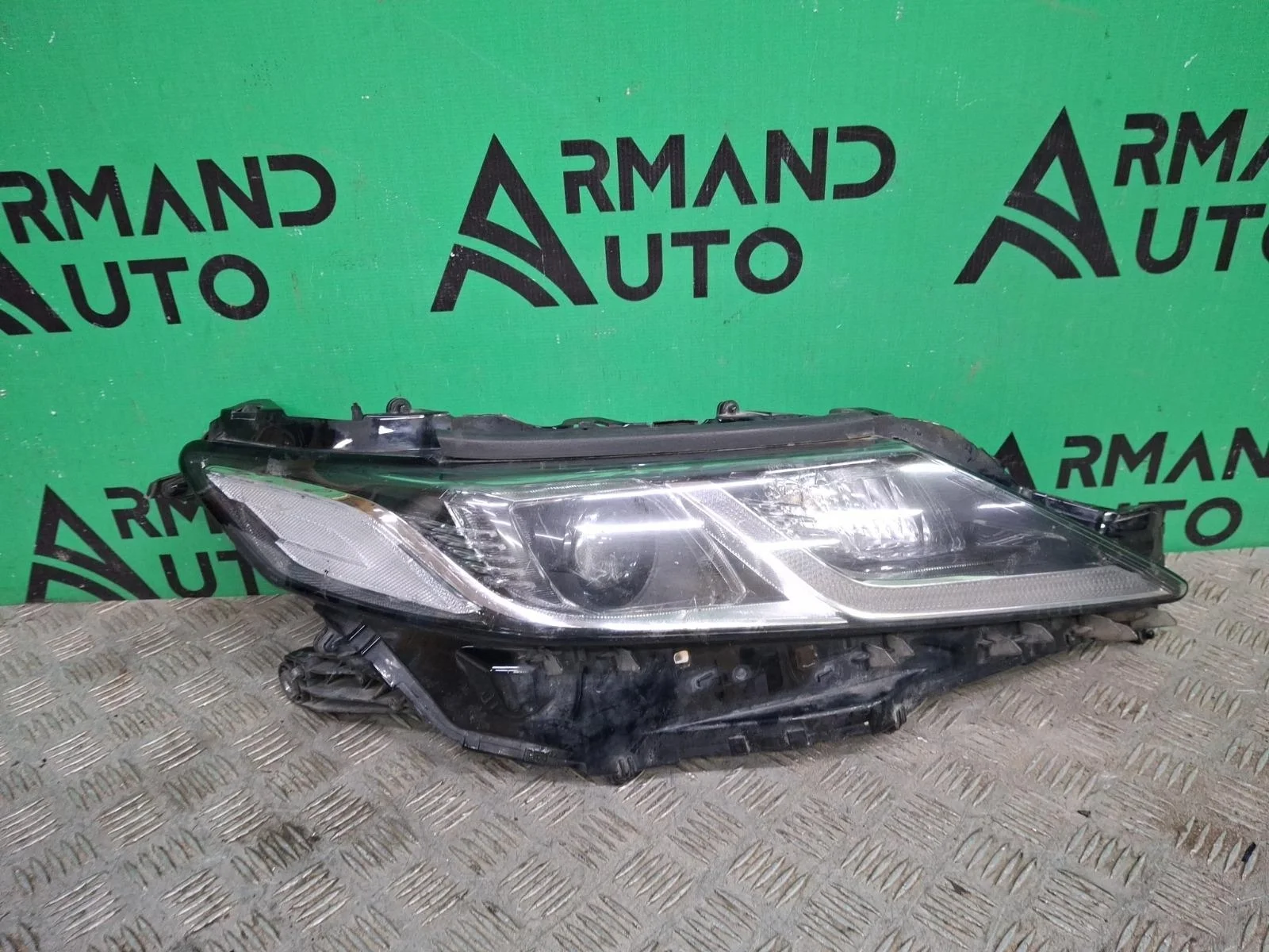 Фара Toyota Camry 2017-2021 8 XV70