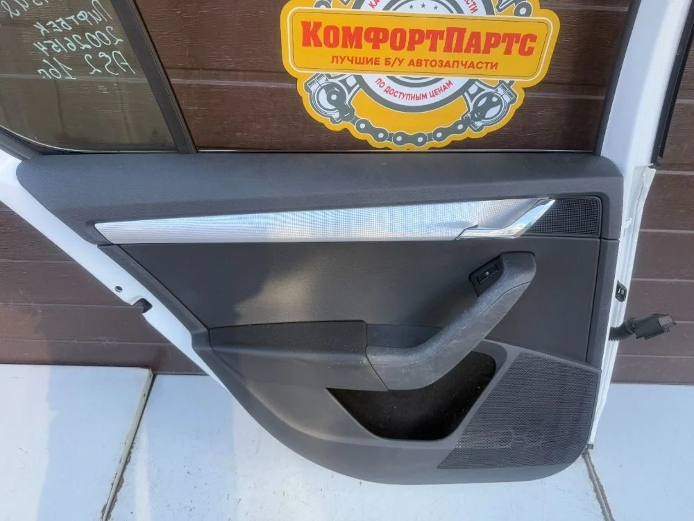 Обшивка (карта) двери Skoda Octavia III (2013—2017)