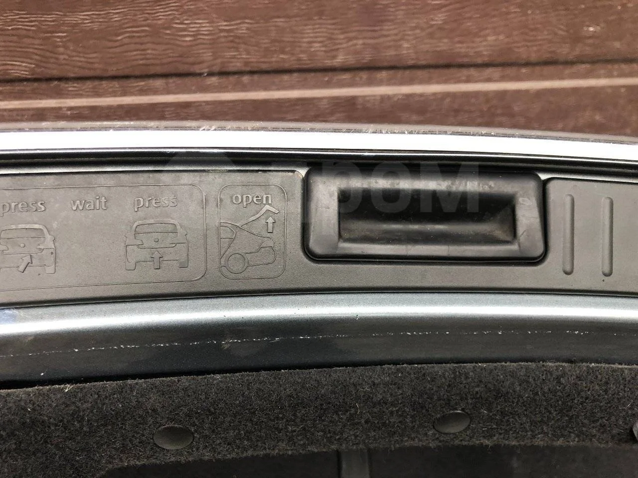 Кнопка открывания багажника Skoda Superb II (2008—2013)