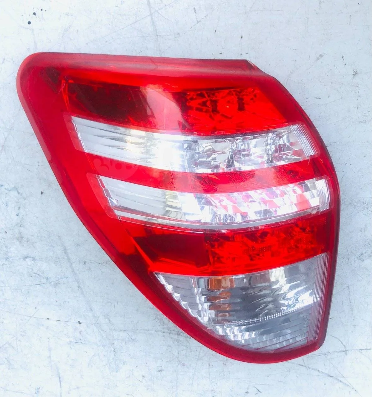 Фонарь задний Toyota RAV4 III (2005—2010)