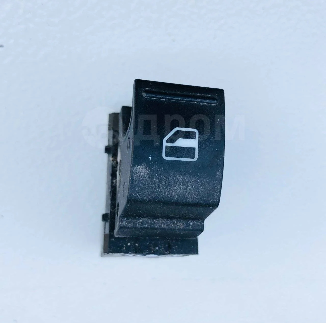 Кнопка стеклоподъемника Volkswagen Passat B6 (2005—2010)