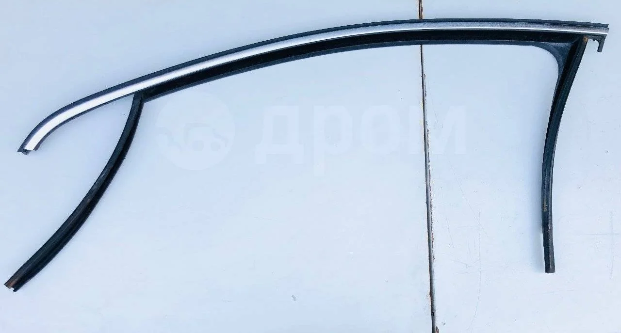 Молдинг верхний над стеклом Volkswagen Passat B6 (2005—2010)