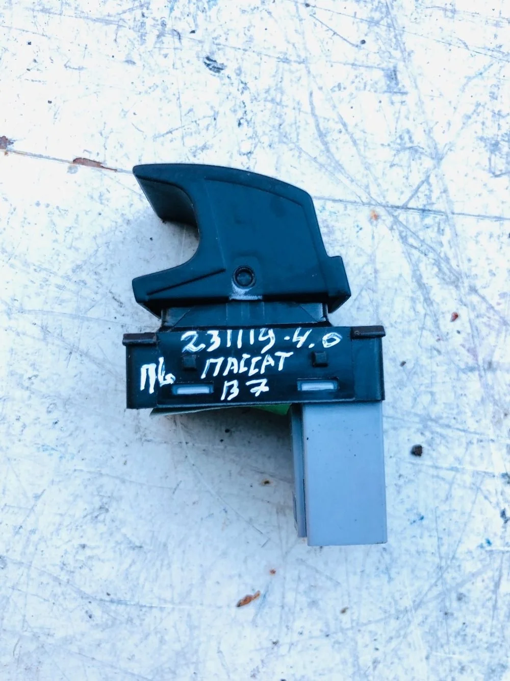 Кнопка стеклоподъемника Volkswagen Passat B7 (2010—2015)