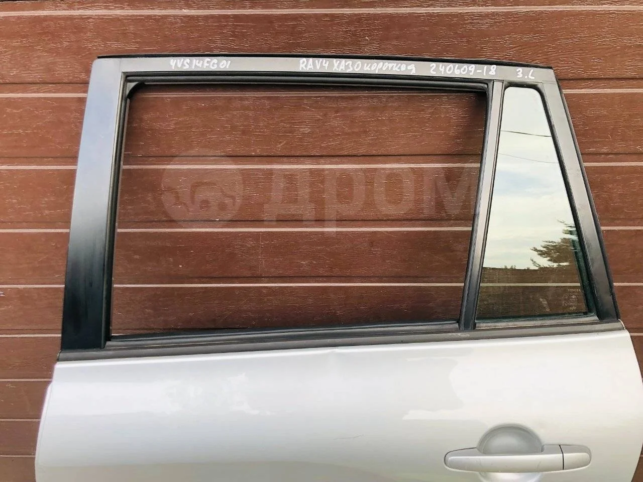 Стекло двери задней левой Toyota RAV4 III (2005—2010)
