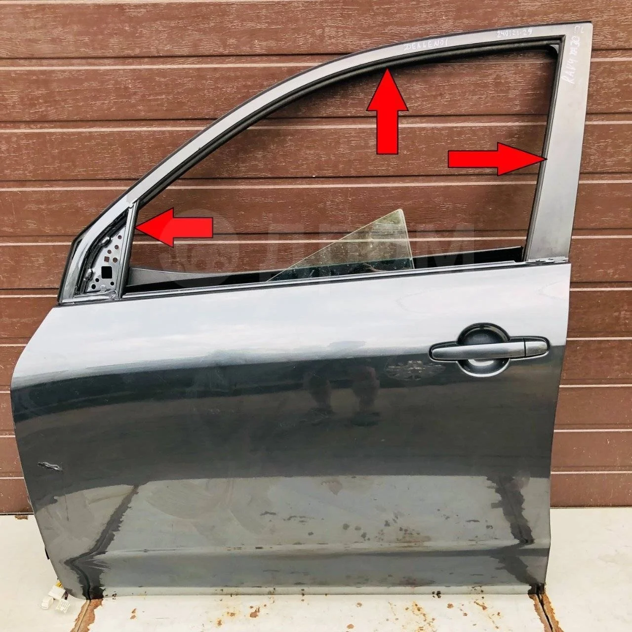 Уплотнительная резинка вокруг стекла двери Toyota RAV4 III (2005—2010)