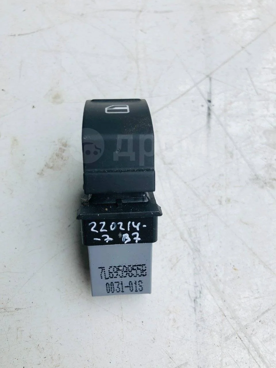 Кнопка стеклоподъемника Volkswagen Passat B7 (2010—2015)