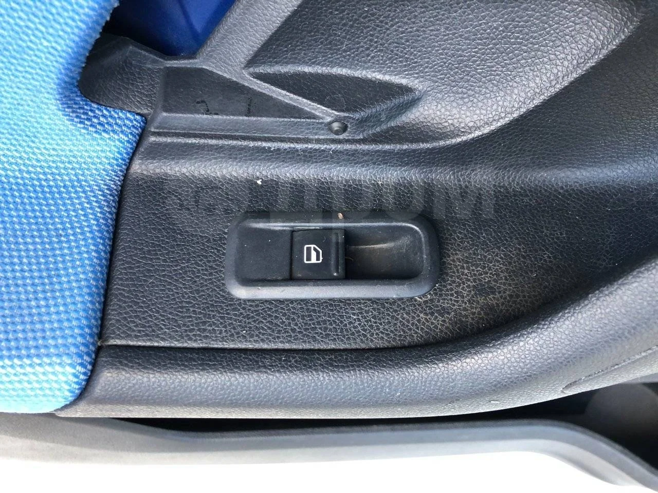 Кнопка стеклоподъемника Skoda Fabia II (2007—2010)