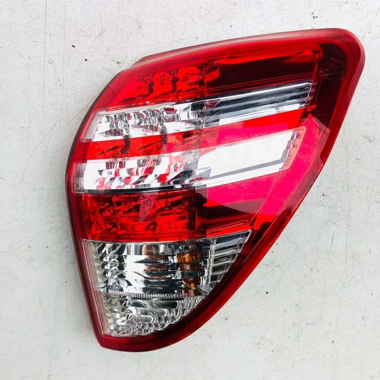 Фонарь задний Toyota RAV4 III (2005—2010)