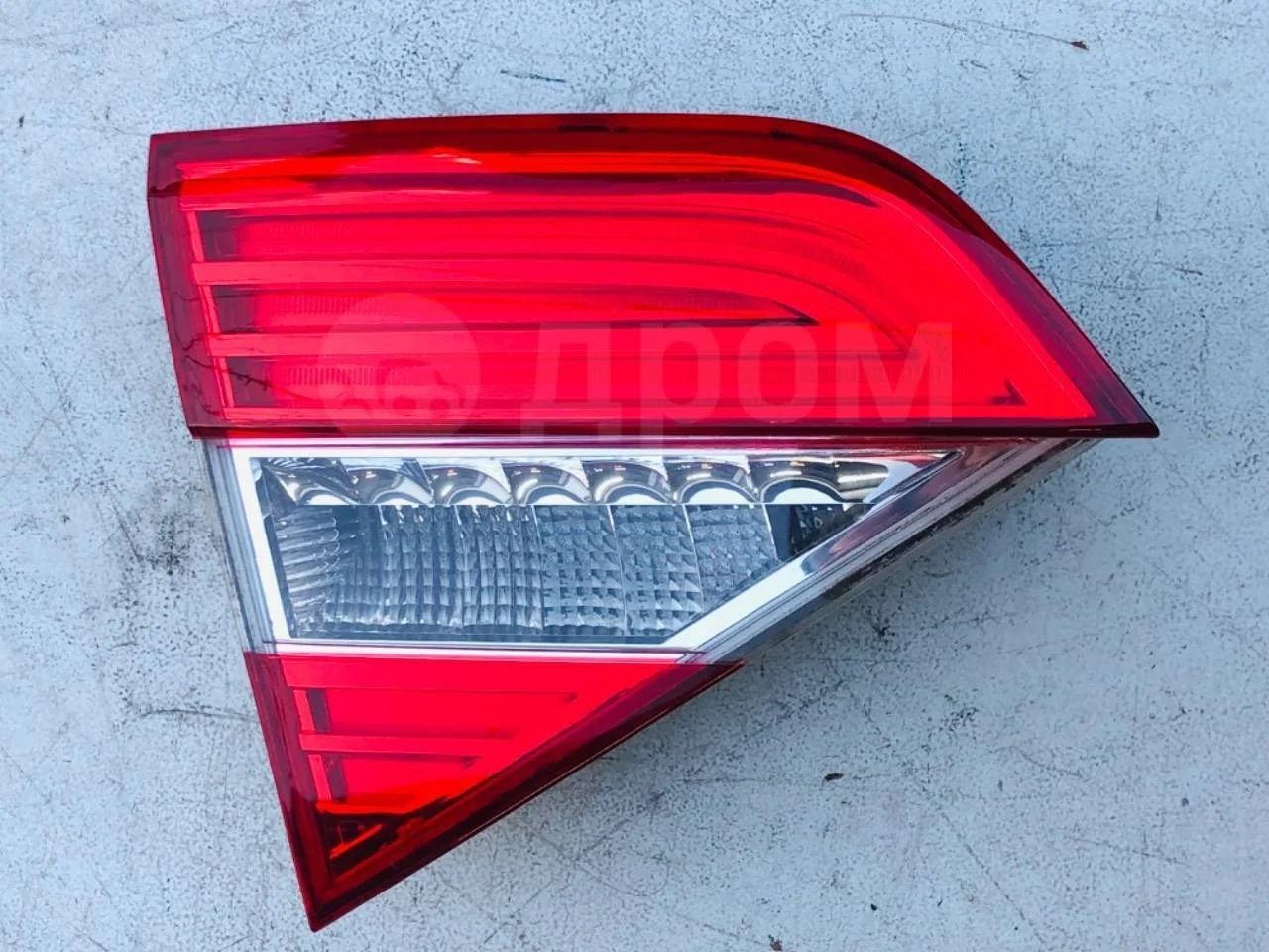 Фонарь крышки багажника внутренний Skoda Superb II рестайлинг (2013—2015)