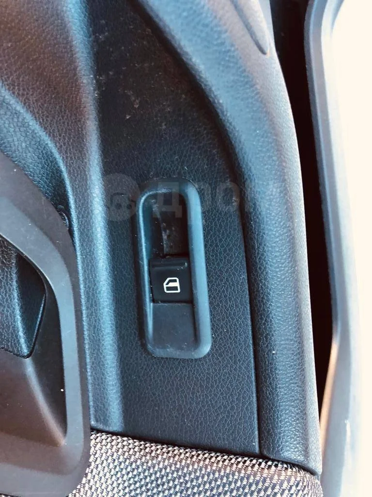 Кнопка стеклоподъемника Skoda Fabia II (2007—2010)