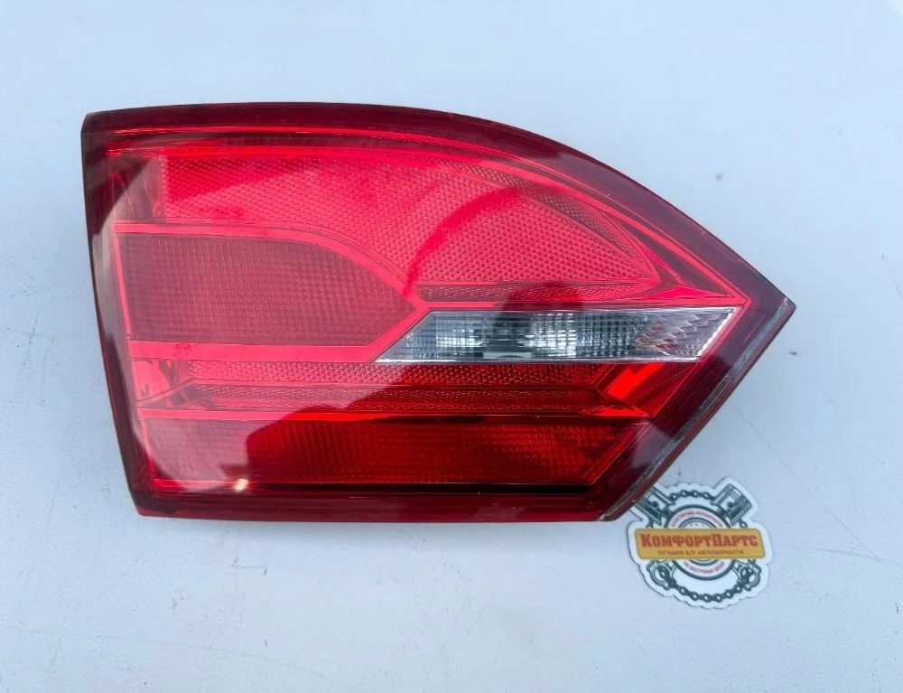 Фонарь крышки багажника внутренний Volkswagen Jetta VI (2010—2015)
