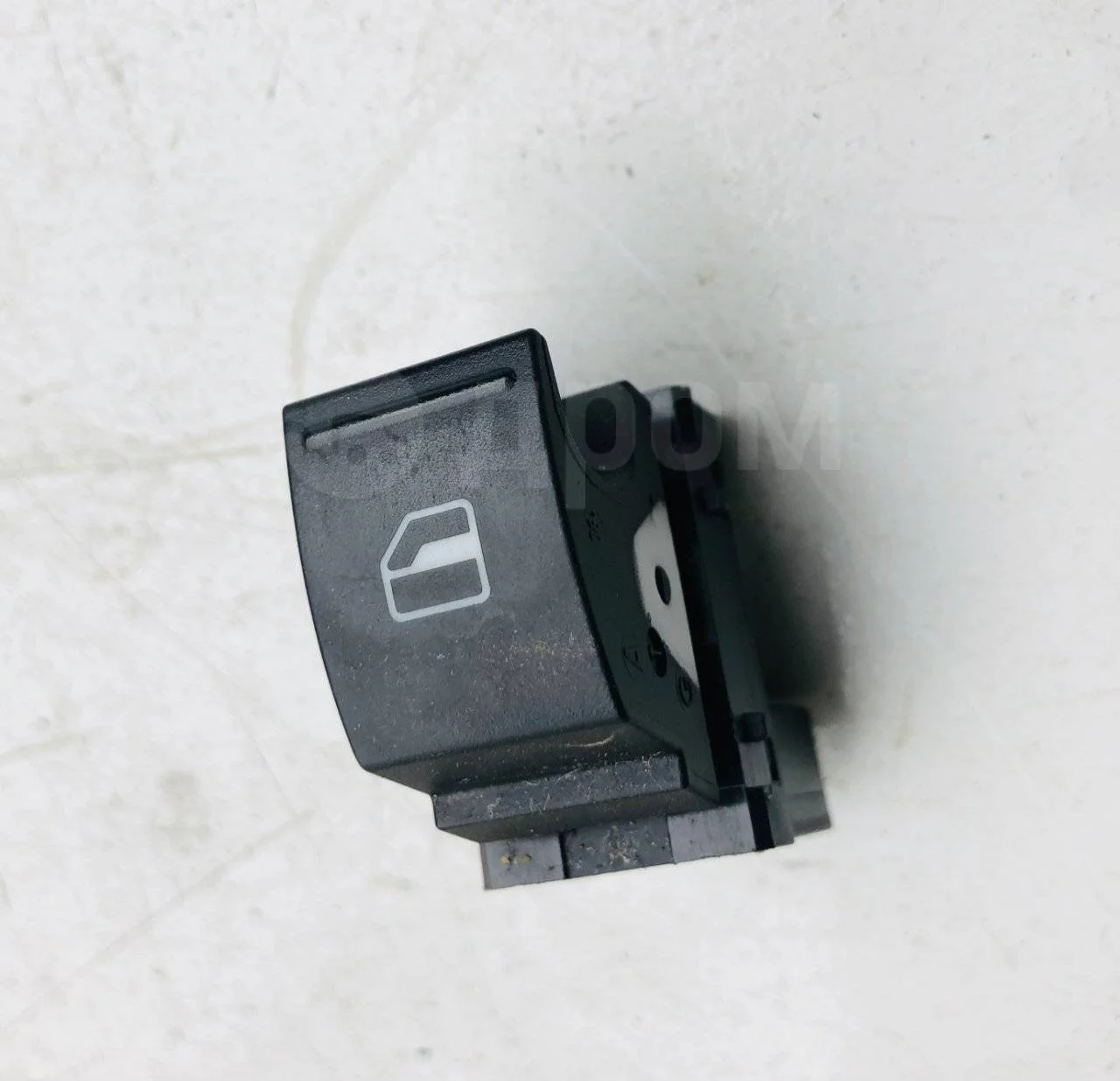 Кнопка стеклоподъемника Volkswagen Passat B7 (2010—2015)